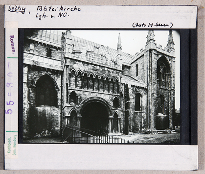 Vorschaubild Selby: Abteikirche, Langhaus von Nordosten 